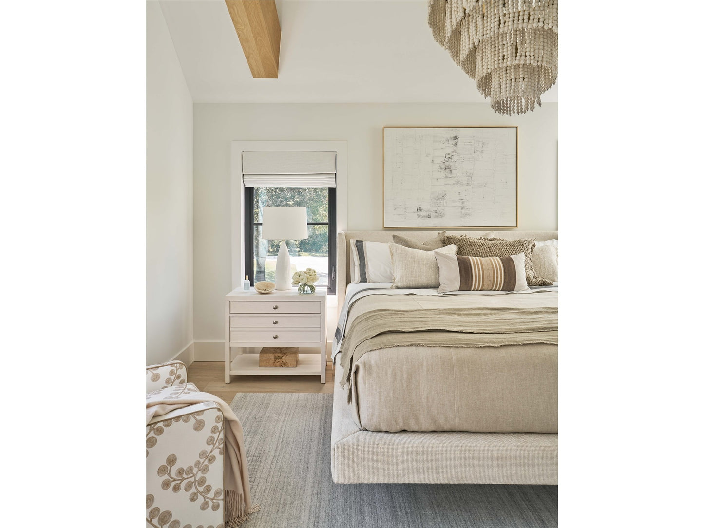 Sainte-Ann Upholstered Bed King.
