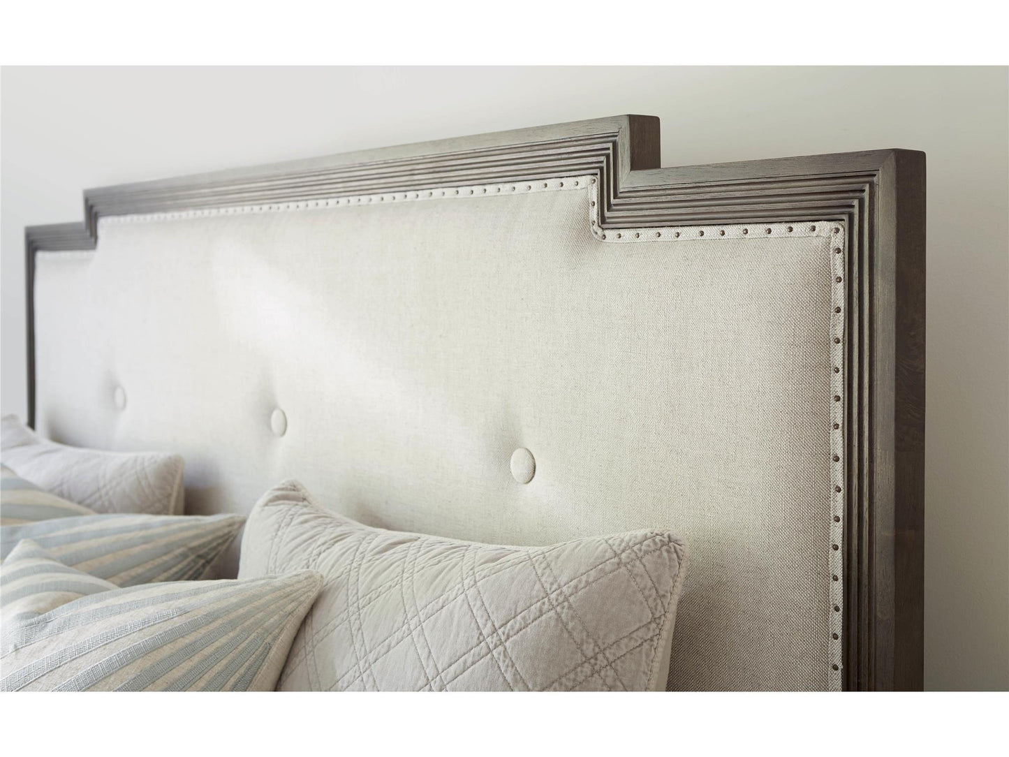 Playlist Harmony King Bed.