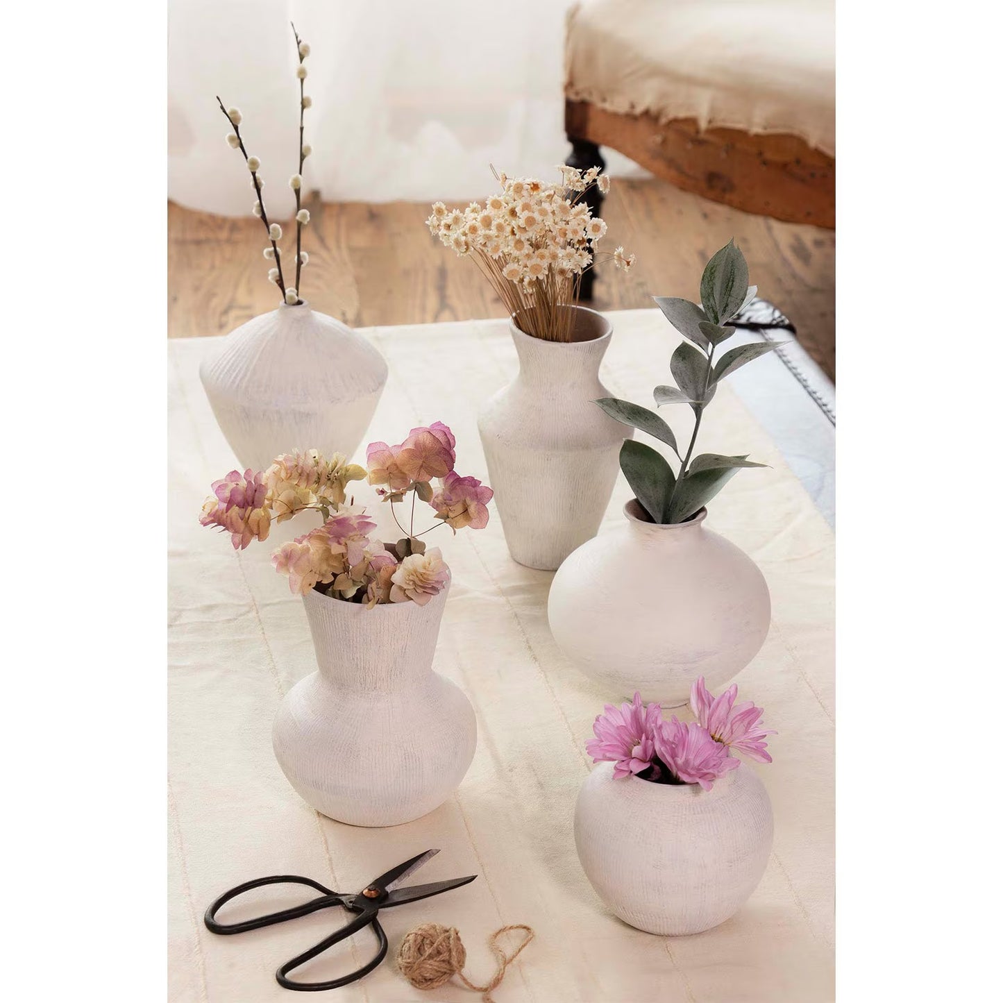 Noor Ceramic Vase Set.