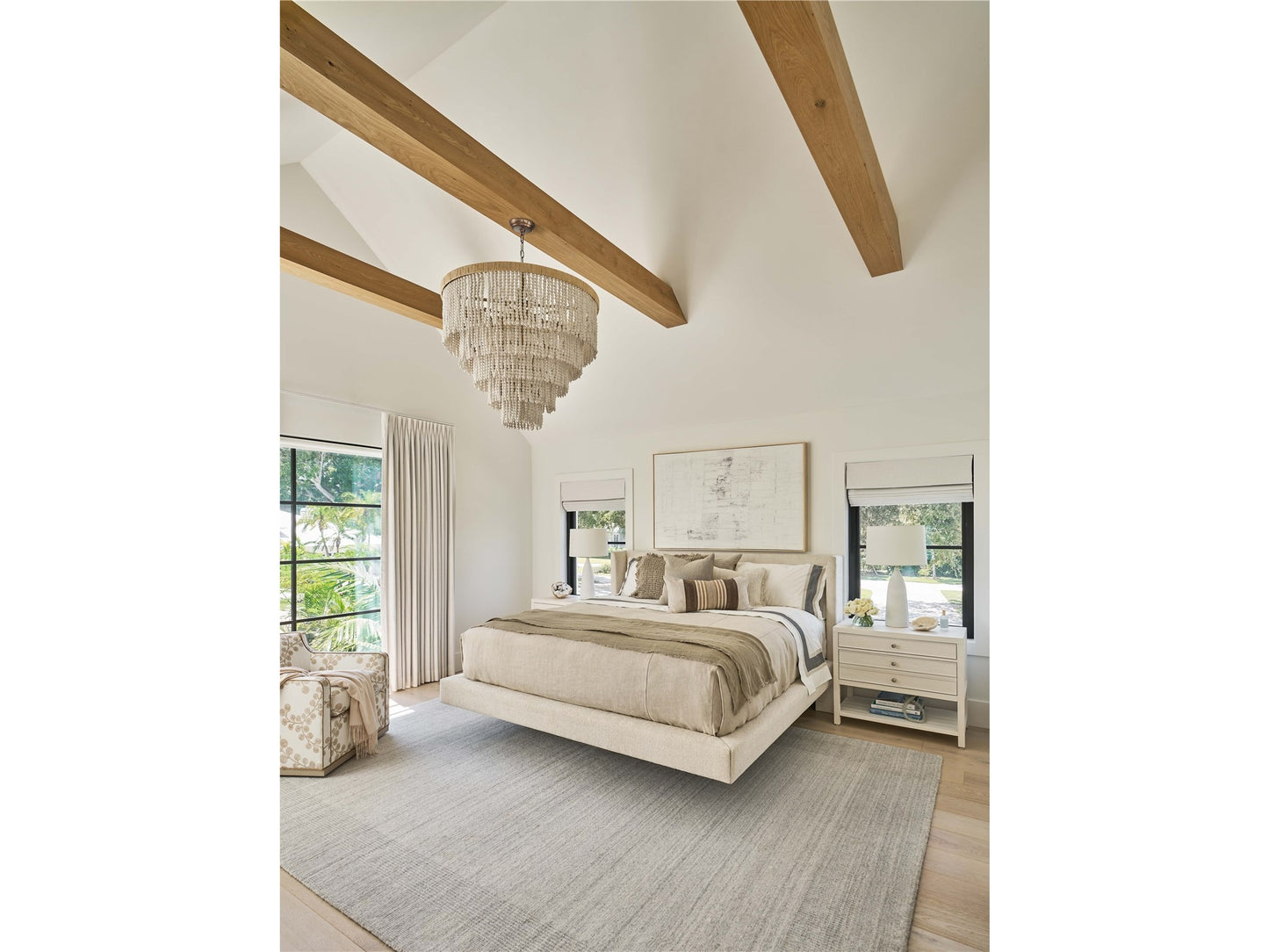 Sainte-Ann Upholstered Bed King.