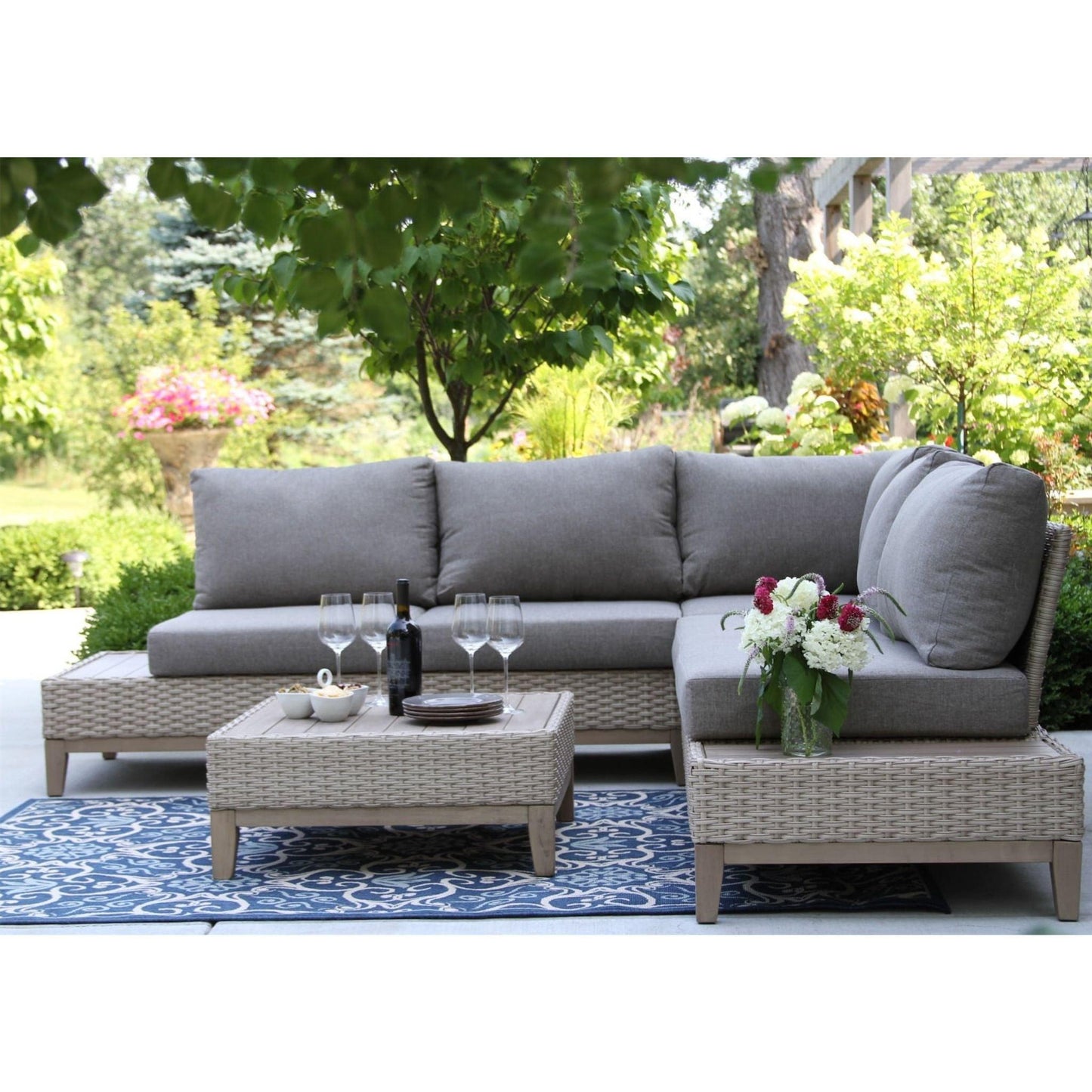 Contemporary Outdoor 4-Piece Sectional Set.