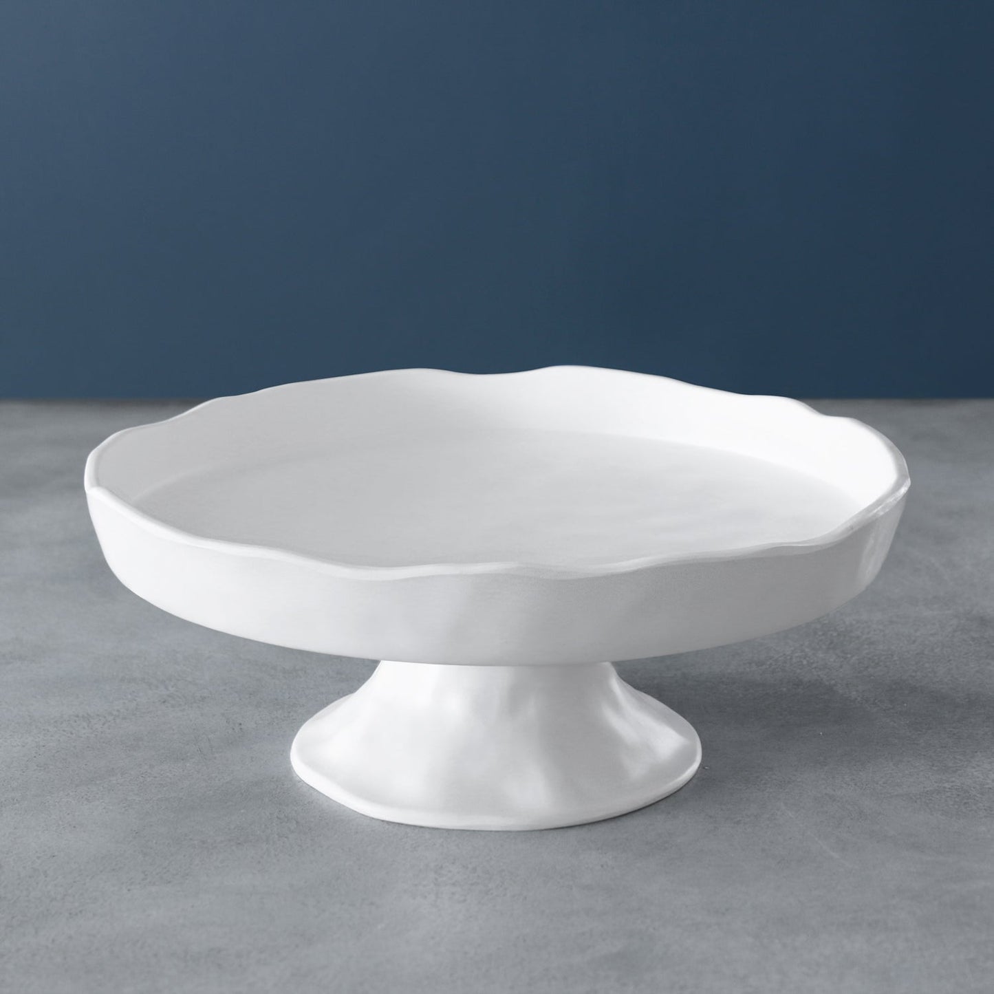 VIDA Nube Round Pedestal Cake Plate (White).