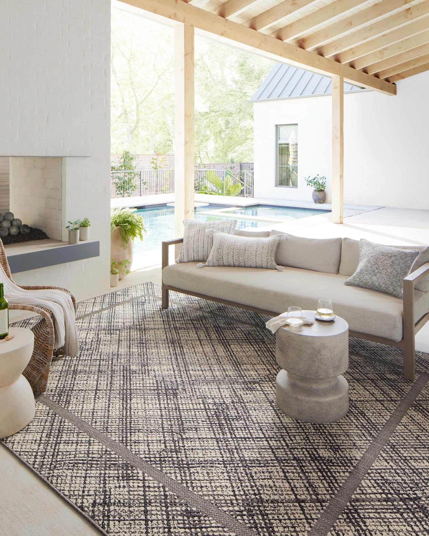 Loloi Rainier Ivory / Charcoal 7'-10" x 10'-10" Area Rug