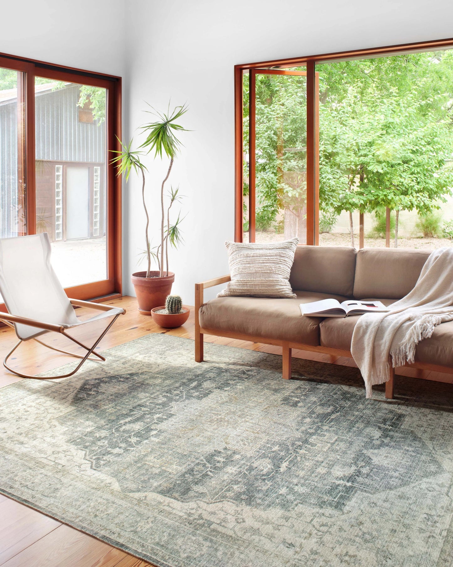 Loloi Skye Charcoal / Dove 8'-0" x 8'-0" Round Area Rug