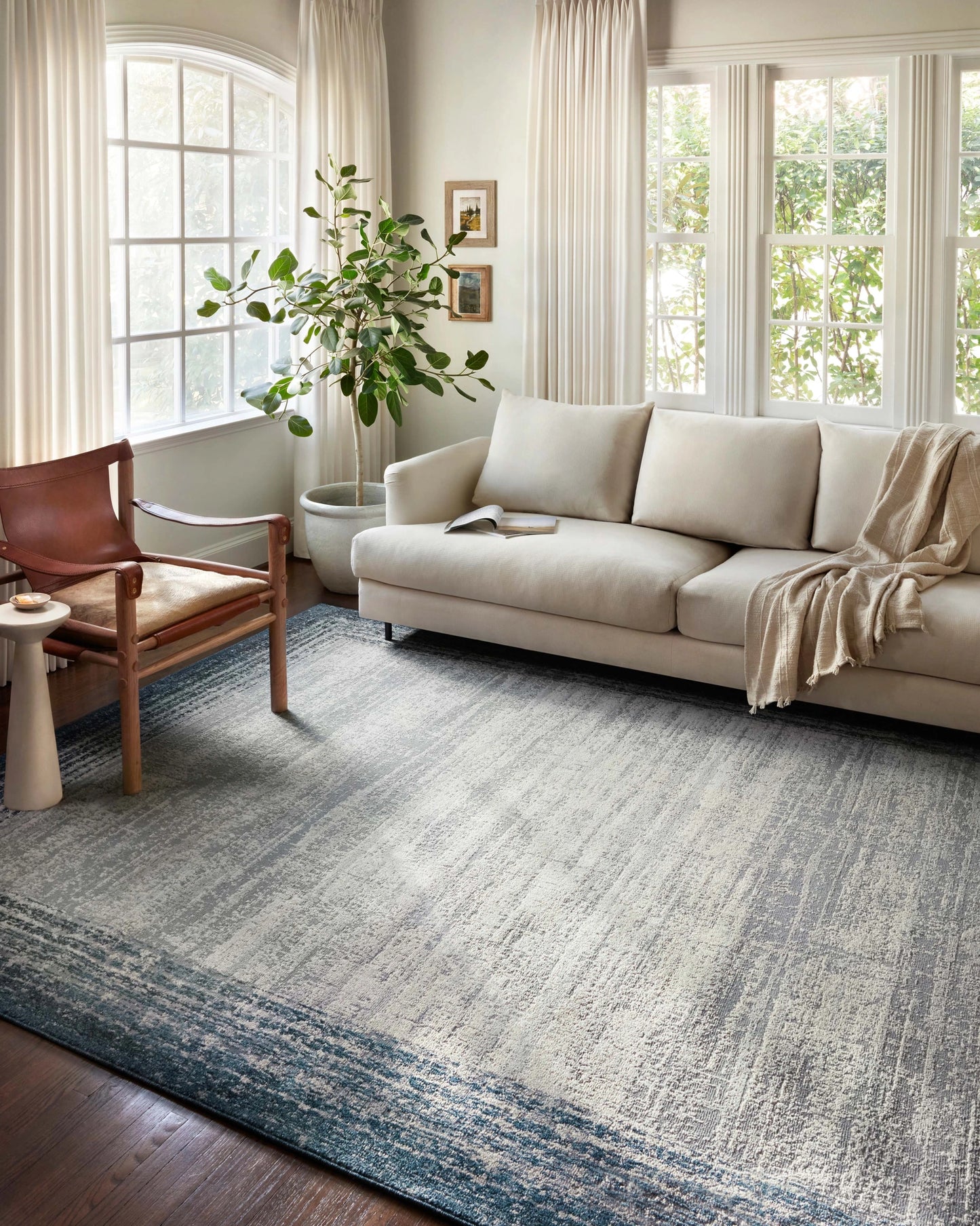 Loloi Austen Pebble / Blue 3'-11" x 5'-7" Accent Rug