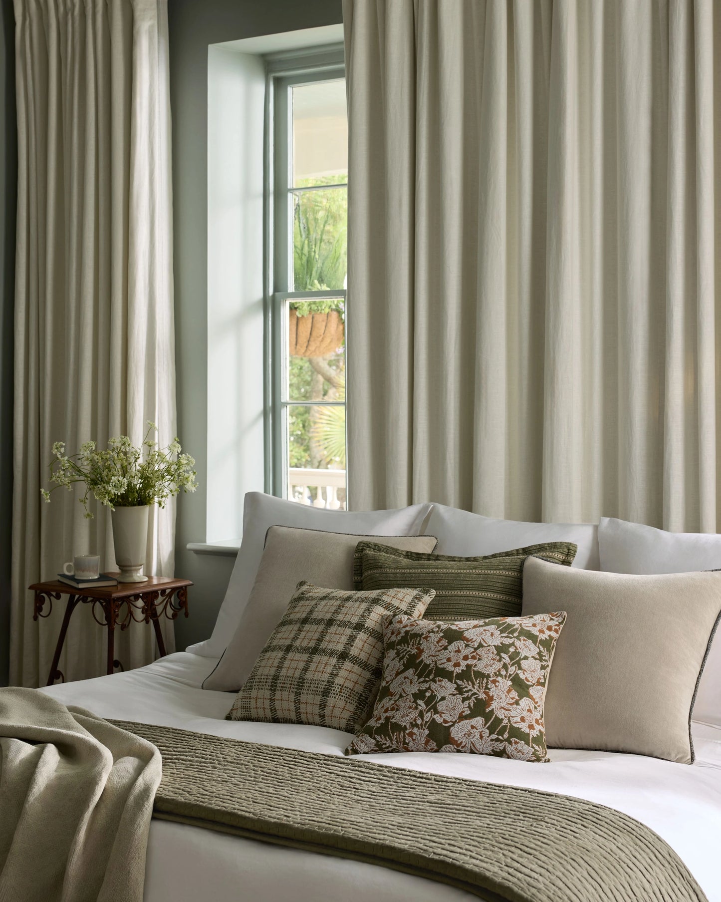 Chris Loves Julia x Loloi Walter Green / Ivory 18'' x 18'' Pillow