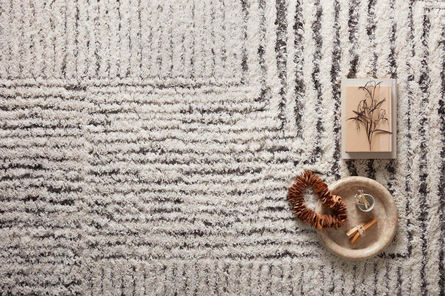 Loloi Levitt Shag Ivory / Grey 18" x 18" Sample Rug
