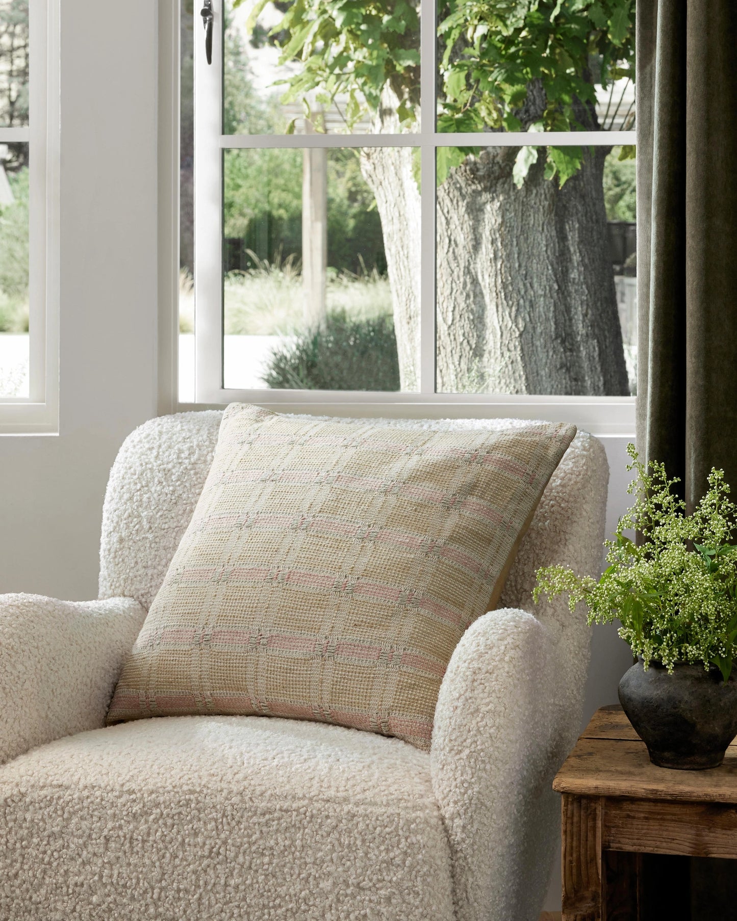 Amber Lewis x Loloi PAL0005 Ivory / Beige 22" x 22" Cover w/Down Pillow
