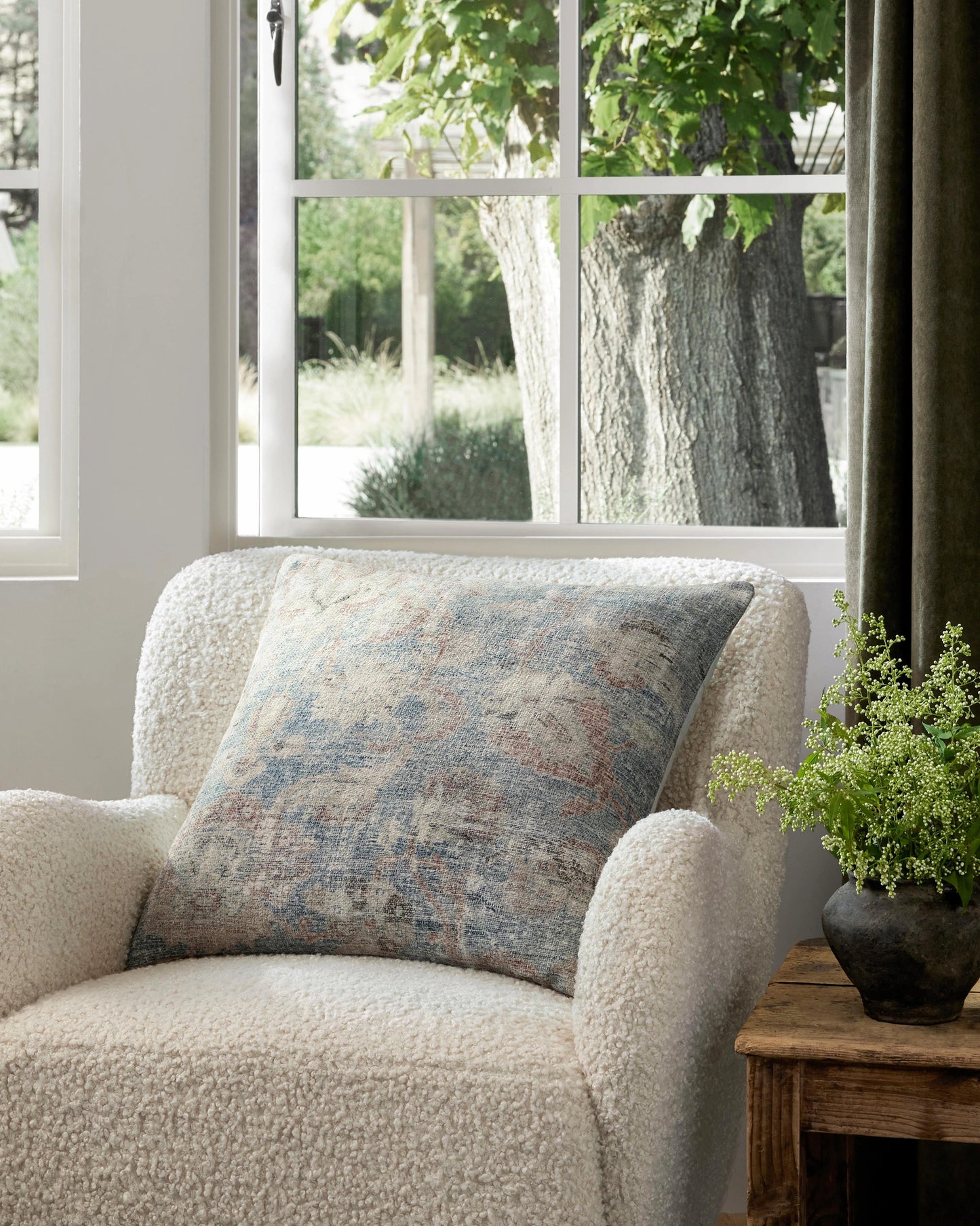 Amber Lewis x Loloi PAL0015 Sky / Natural 22" x 22" Cover w/Down Pillow