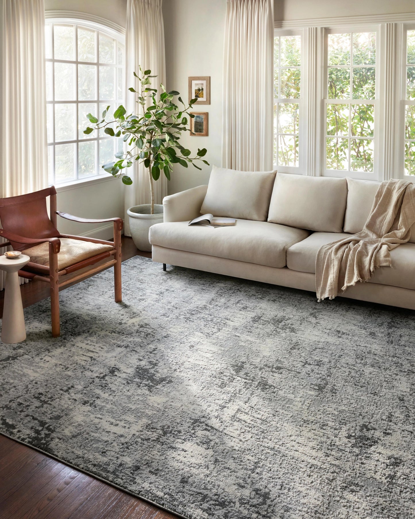 Loloi Austen Pebble / Charcoal 18" x 18" Sample Rug
