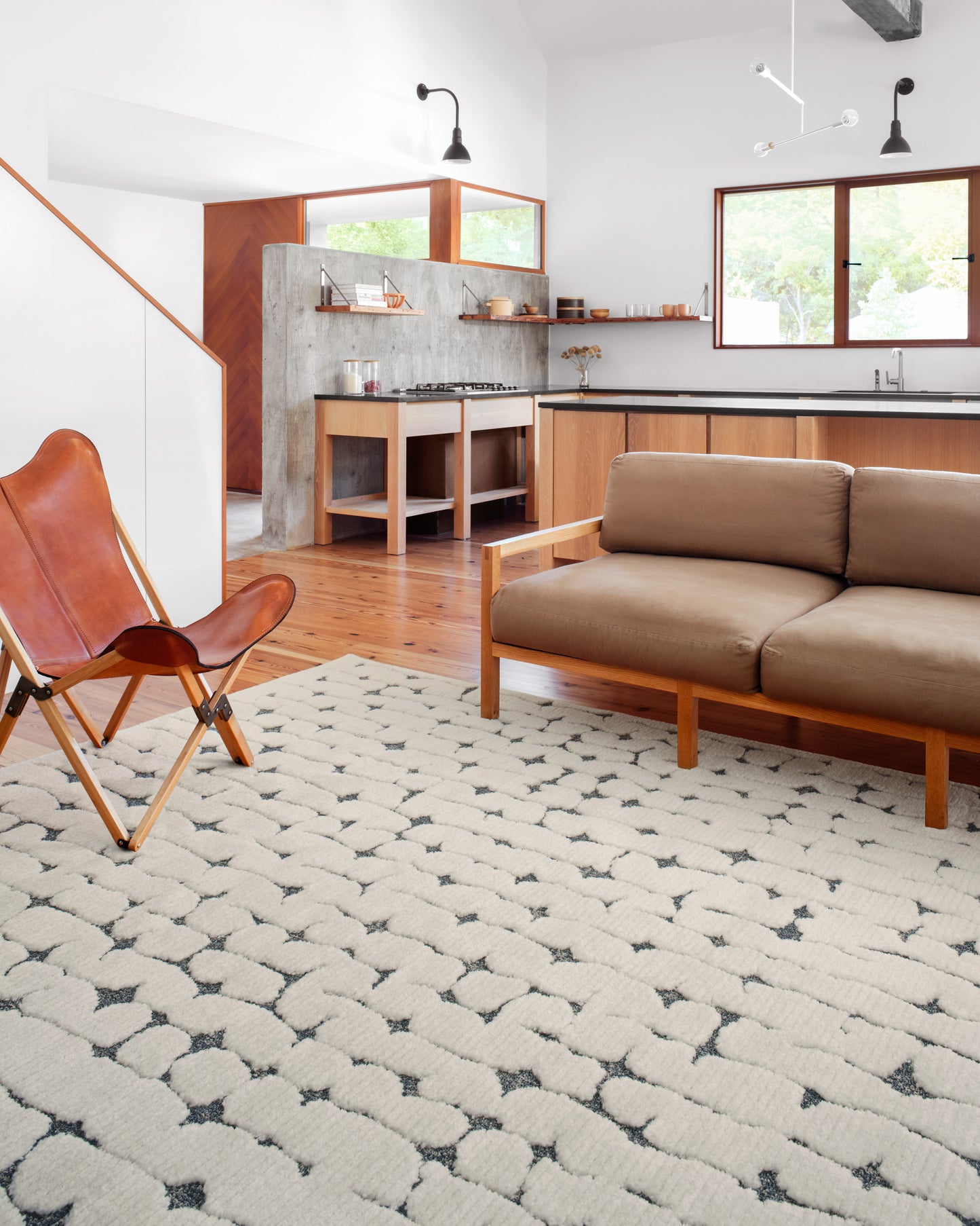 Loloi Hagen White / Navy 2'-7" x 4' Accent Rug