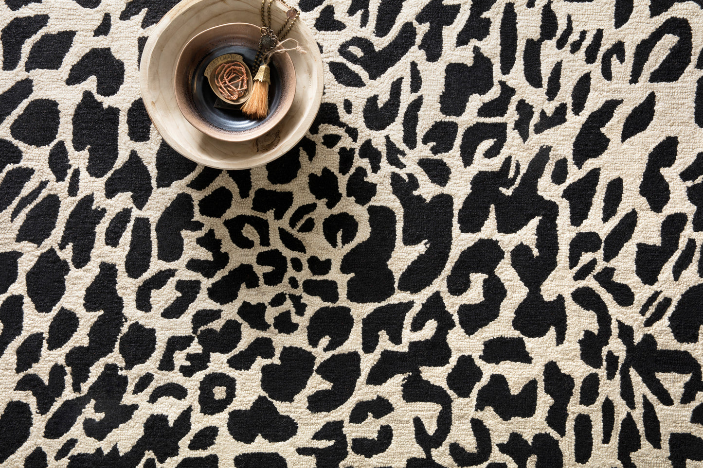 Loloi Masai Black / Ivory 7'-9" x 9'-9" Area Rug