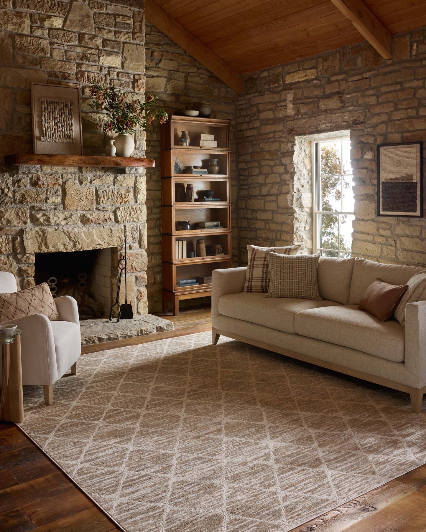 Loloi Townes Pebble / Beige 5'-3" x 7'-6" Area Rug