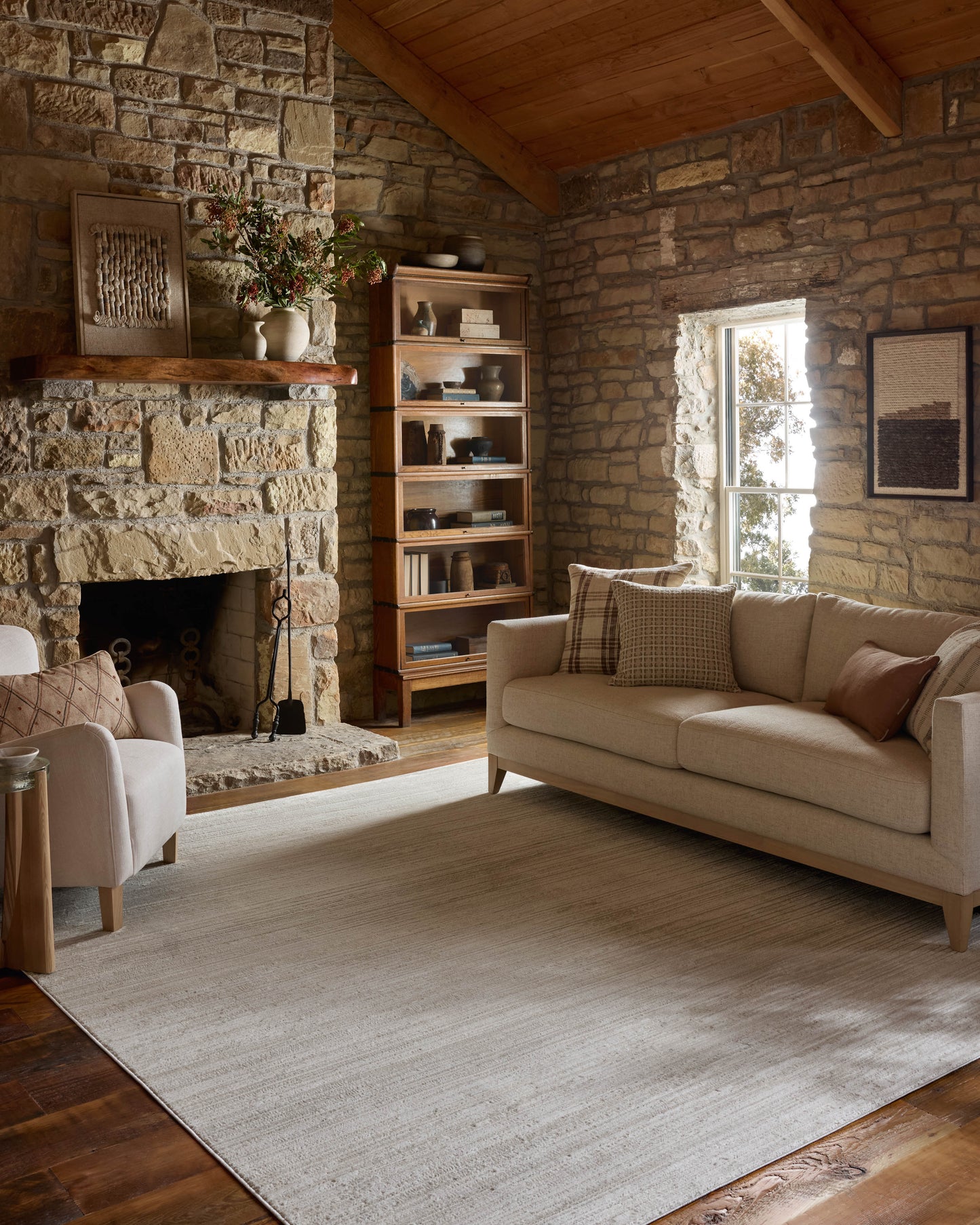 Loloi Townes Beige / Ivory 7'-10" x 10' Area Rug