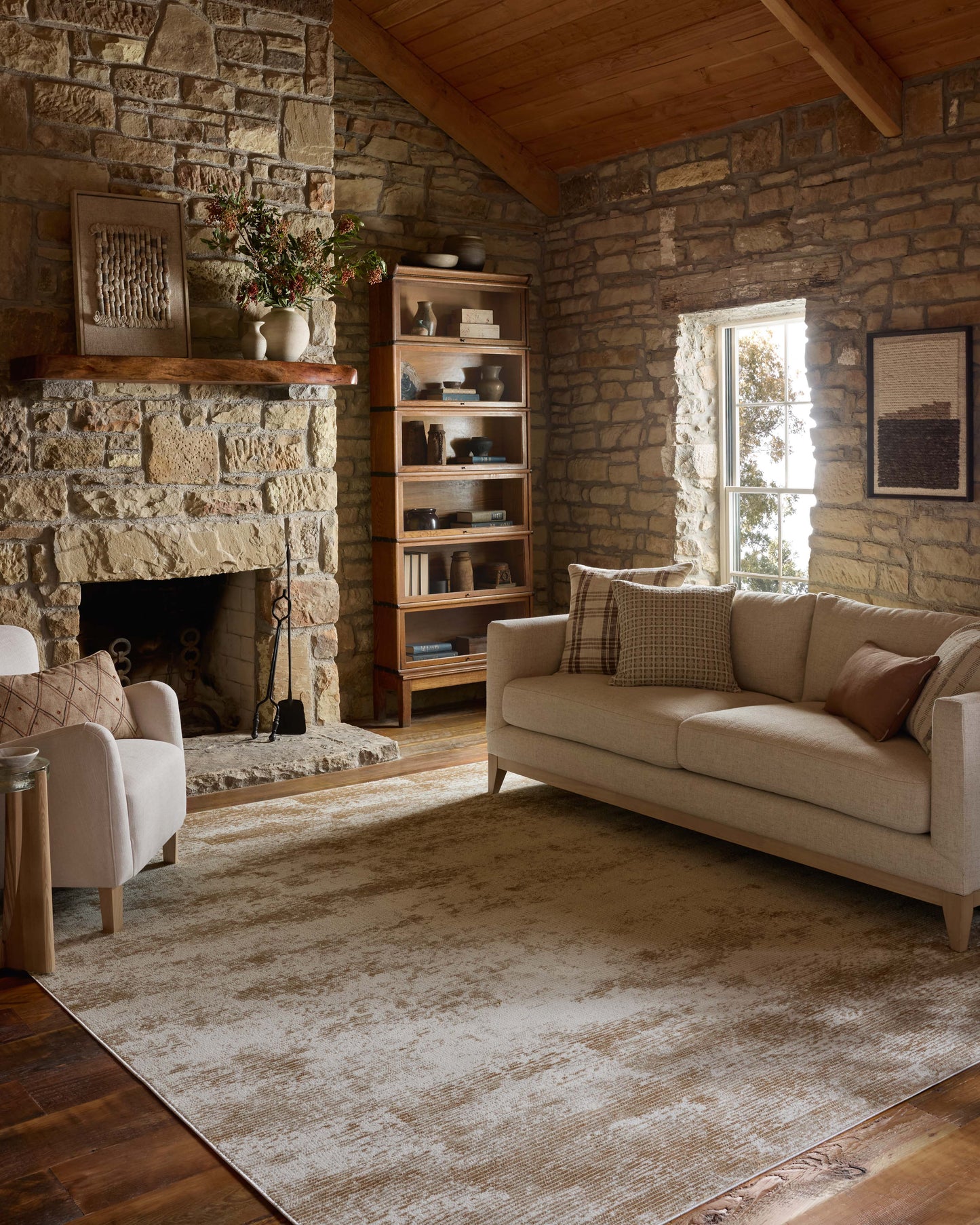 Loloi Townes Sand / Beige 6'-7" x 9'-2" Area Rug