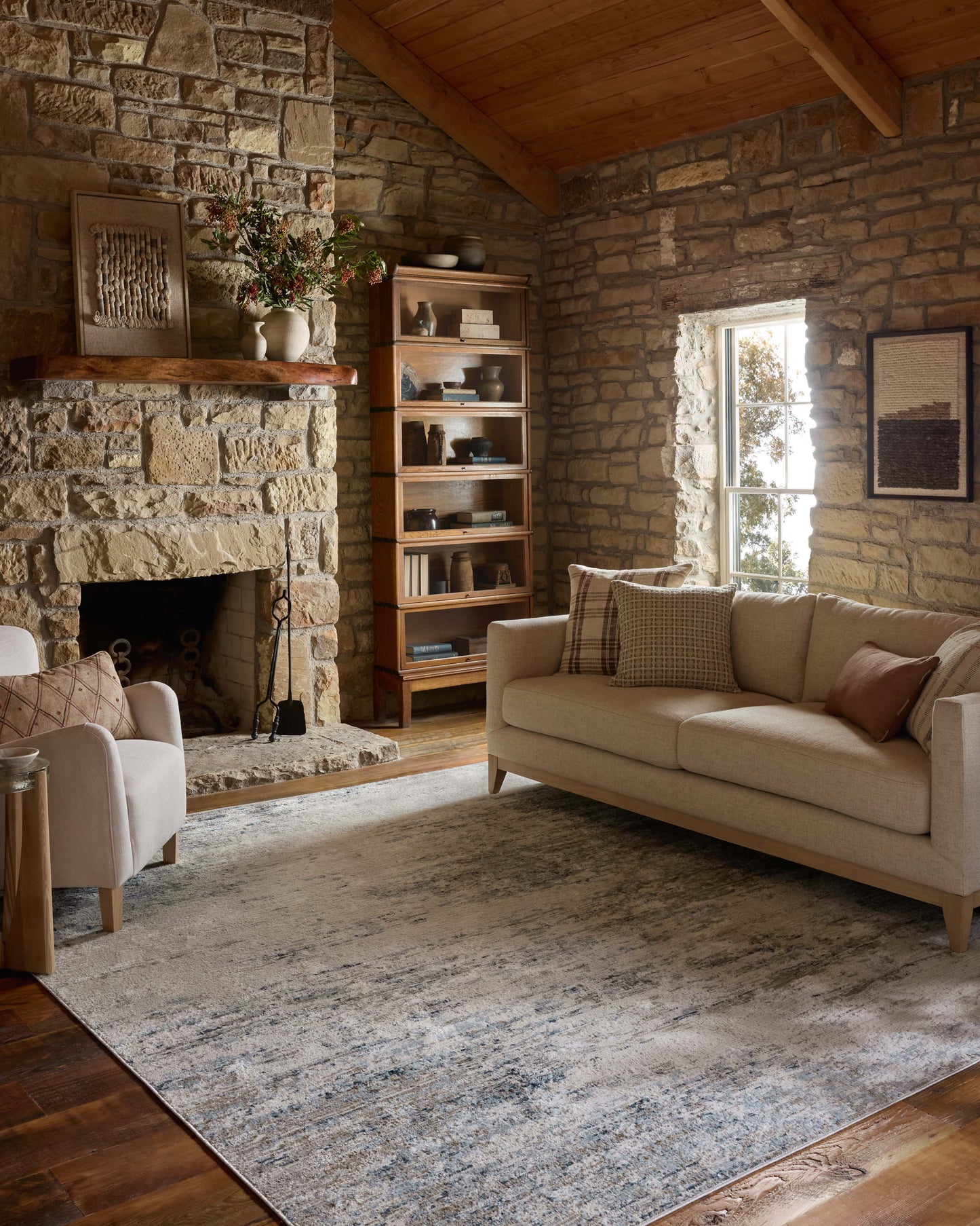 Loloi Townes Ivory / Sky 3'-11" x 5'-11" Accent Rug