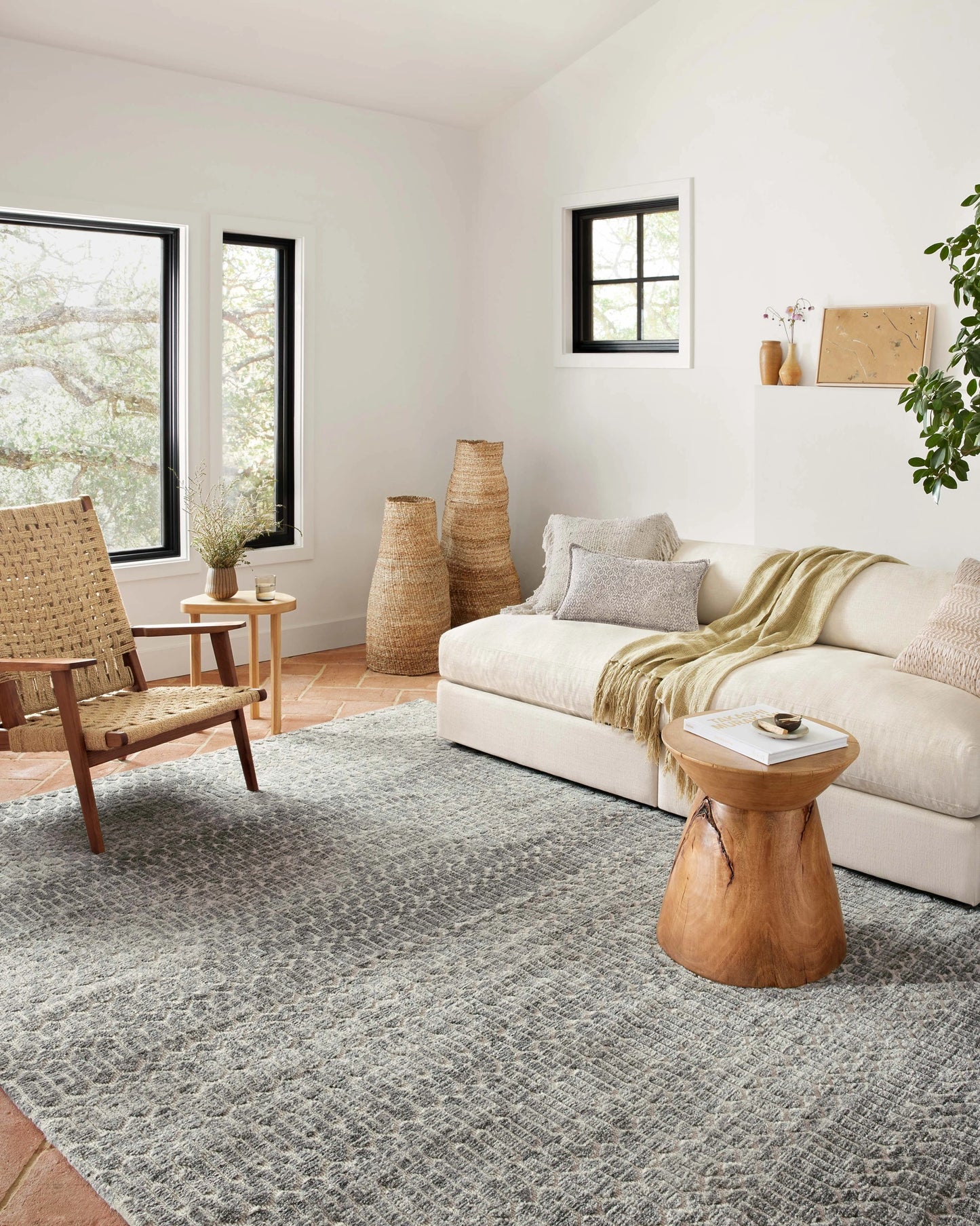 Loloi Neda Ivory / Charcoal 2'-6" x 7'-6" Runner Rug