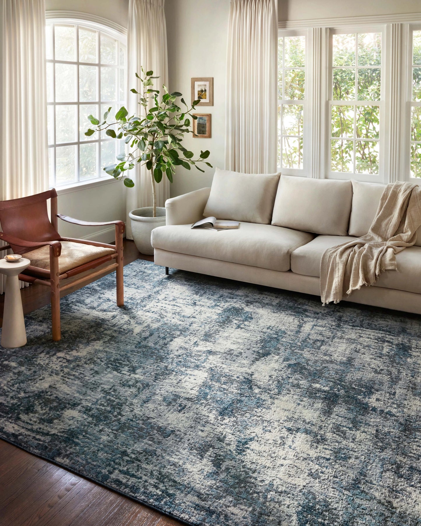 Loloi Austen Natural / Ocean 5'-3" x 7'-7" Area Rug