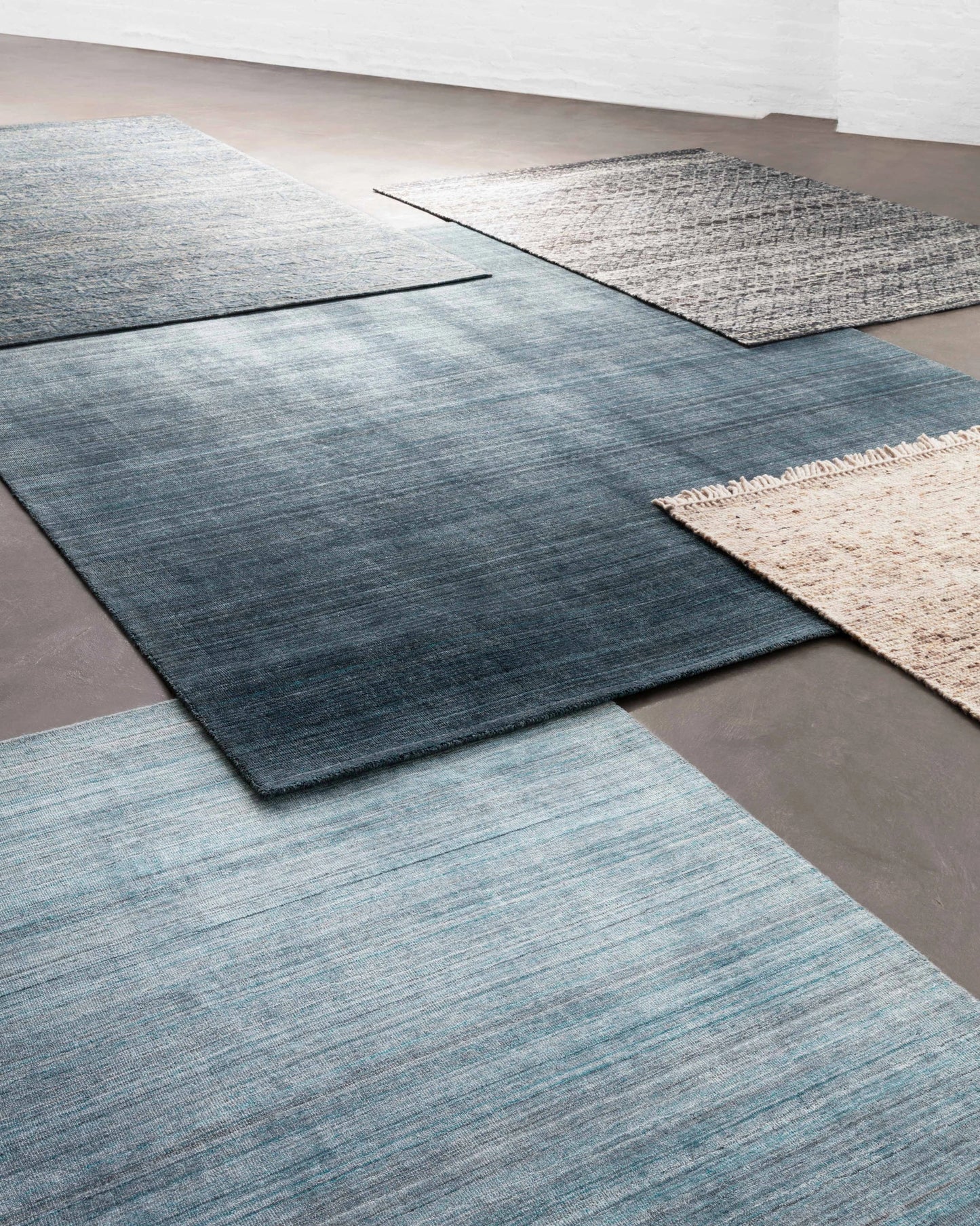 Loloi Pasadena Aqua 4'-0" x 6'-0" Accent Rug
