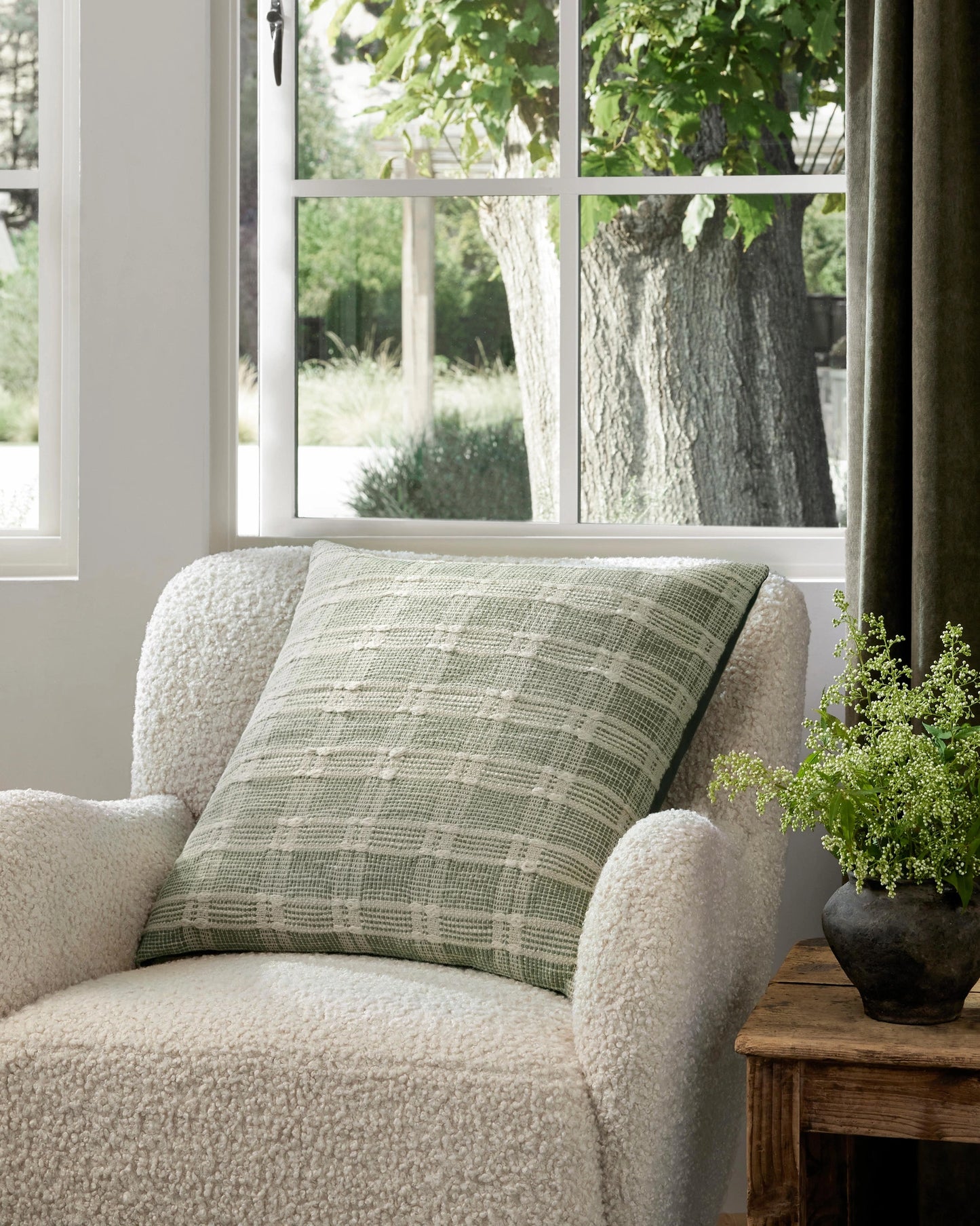 Amber Lewis x Loloi PAL0004 Green 22" x 22" Cover w/Down Pillow