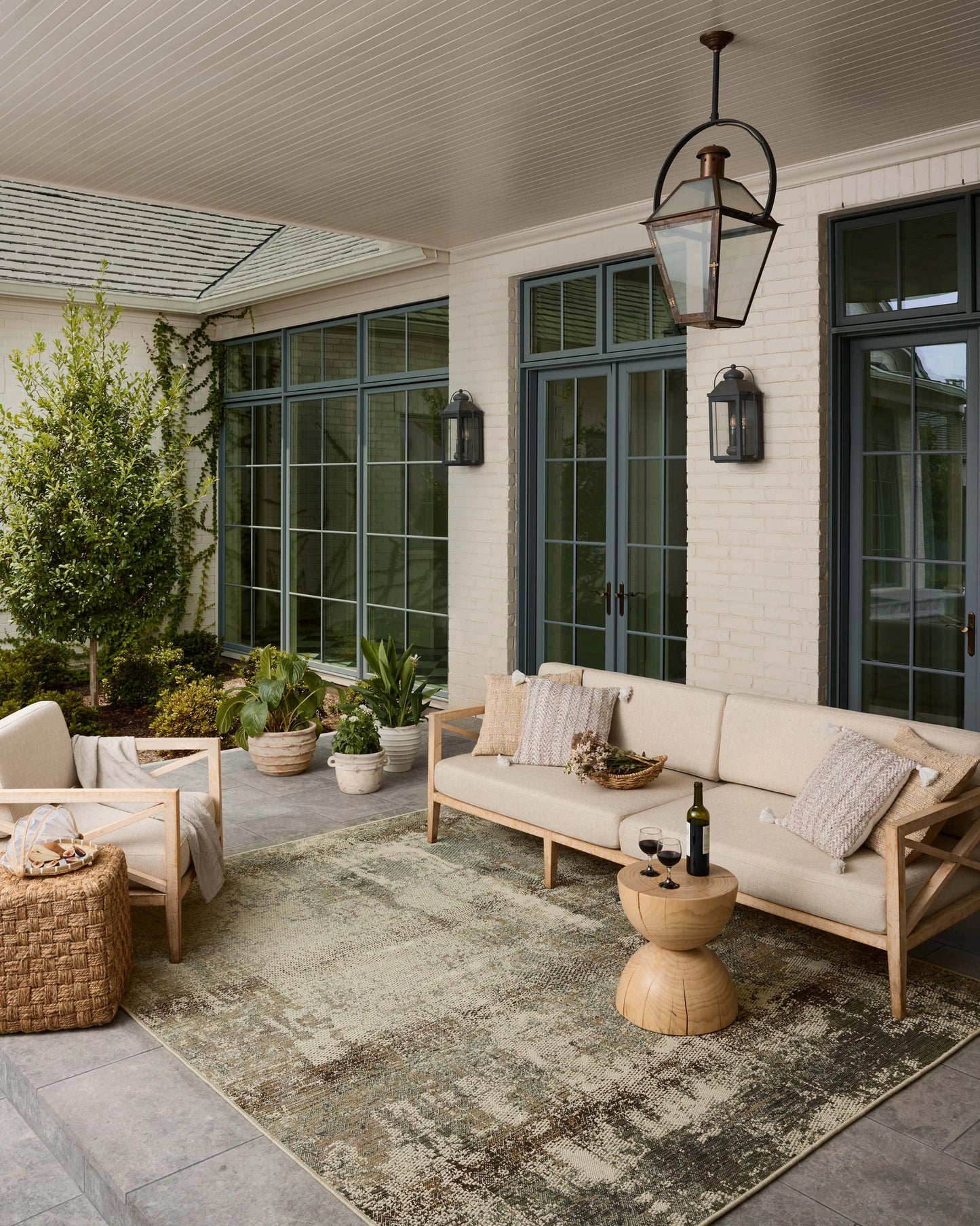 Loloi Saylor Smoke / Ivory 3'-9" x 5'-9" Indoor/Outdoor Accent Rug