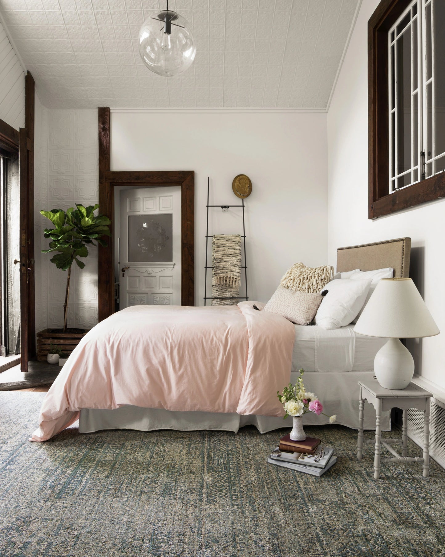 Loloi Javari Ivory / Sea 6'-7" x 9'-4" Area Rug