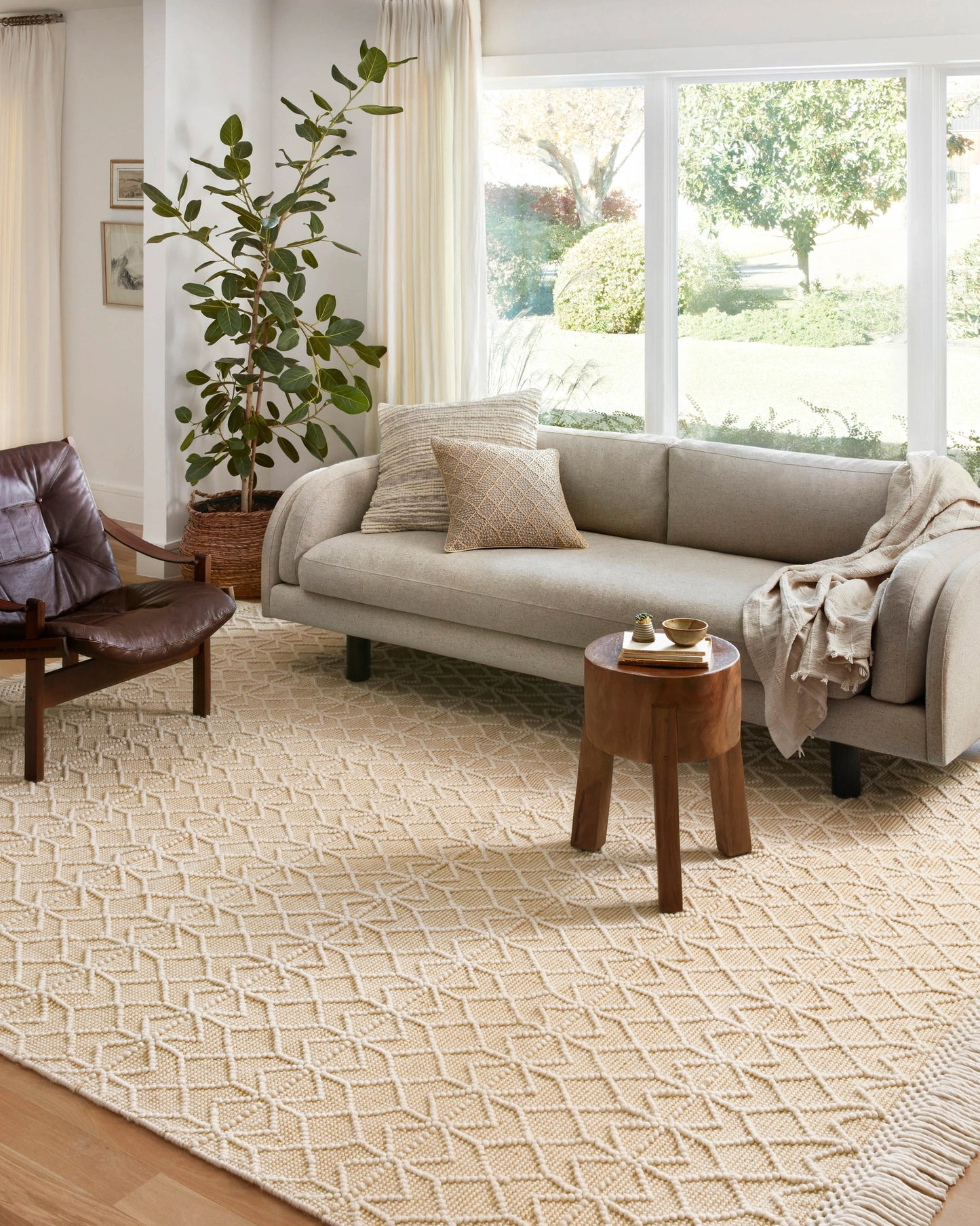Loloi Noelle Ivory / Gold 2'-3" x 3'-9" Accent Rug
