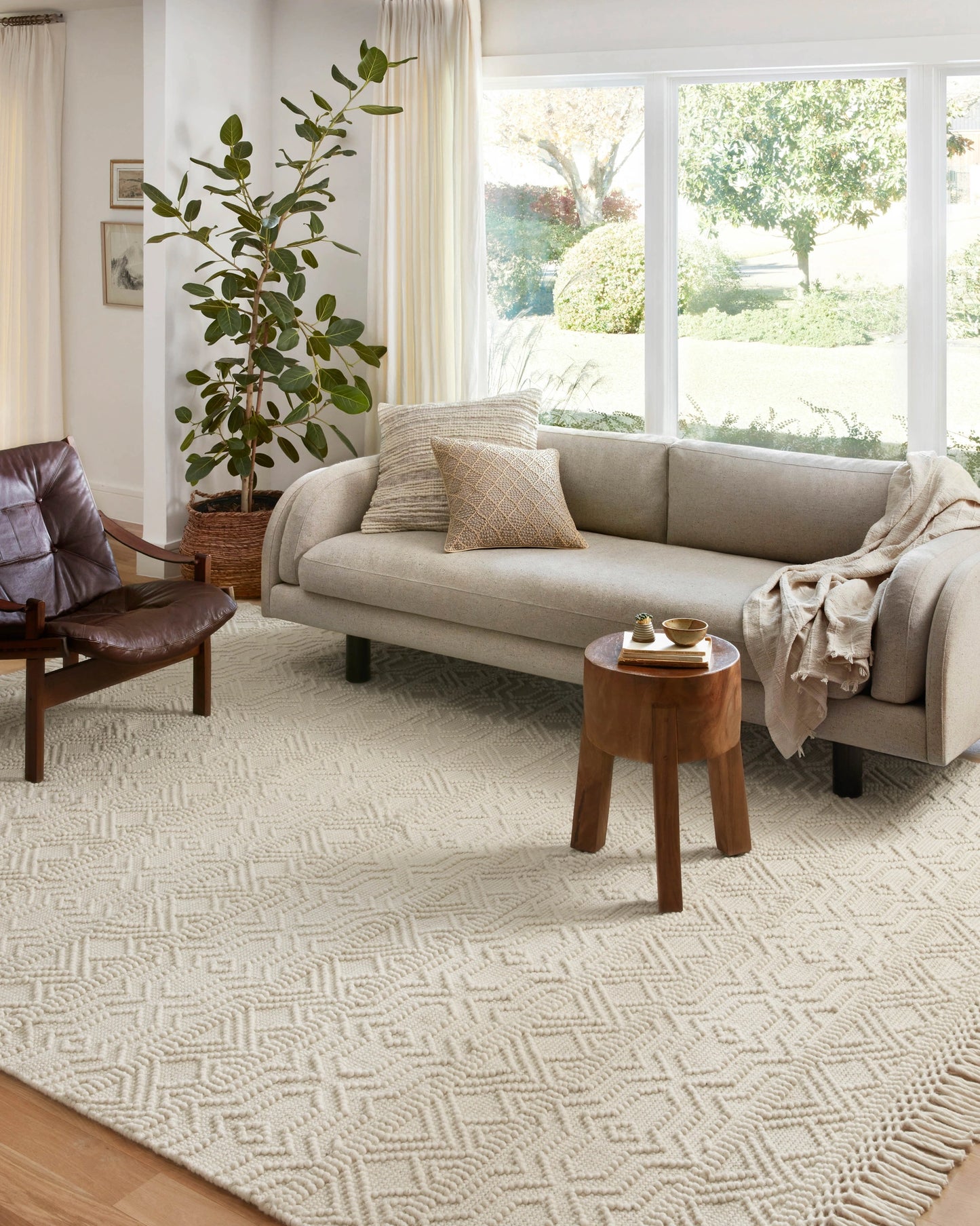 Loloi Noelle Ivory 18" x 18" Sample Rug