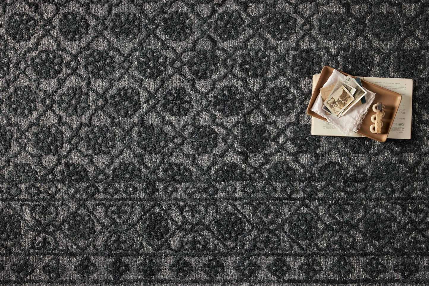 Loloi Cecelia Smoke / Dk. Grey 2'-3" x 5'-6" Accent Rug
