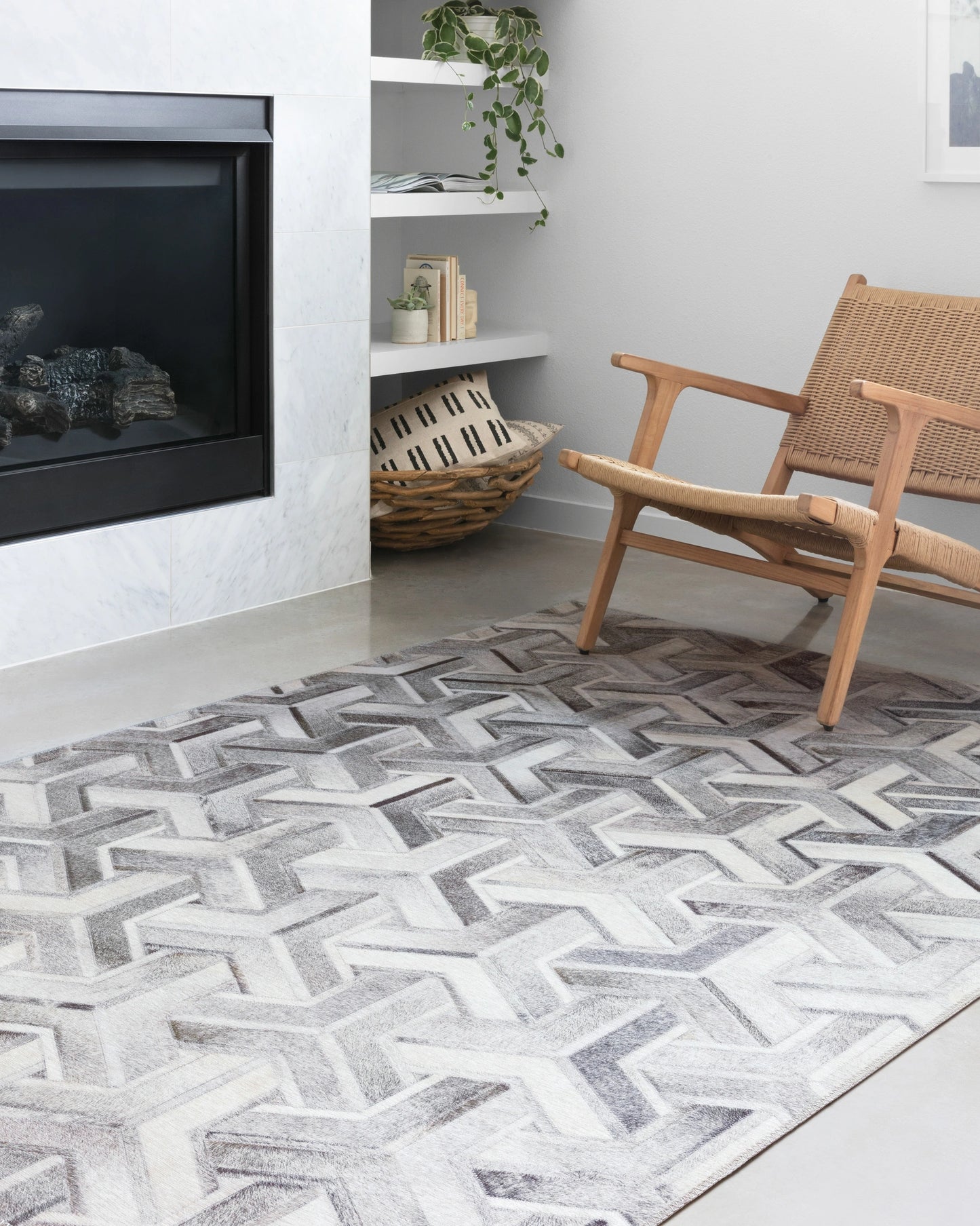 Loloi Maddox Silver / Ivory 2'-3" x 3'-9" Accent Rug