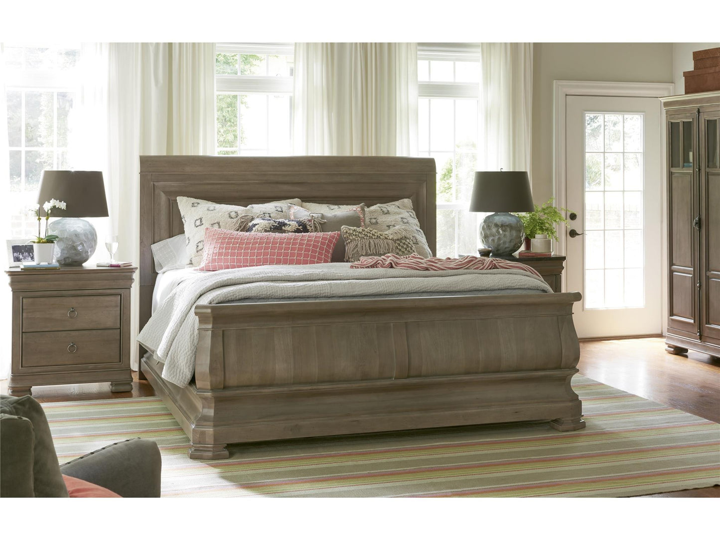 Queen Sleigh Bed