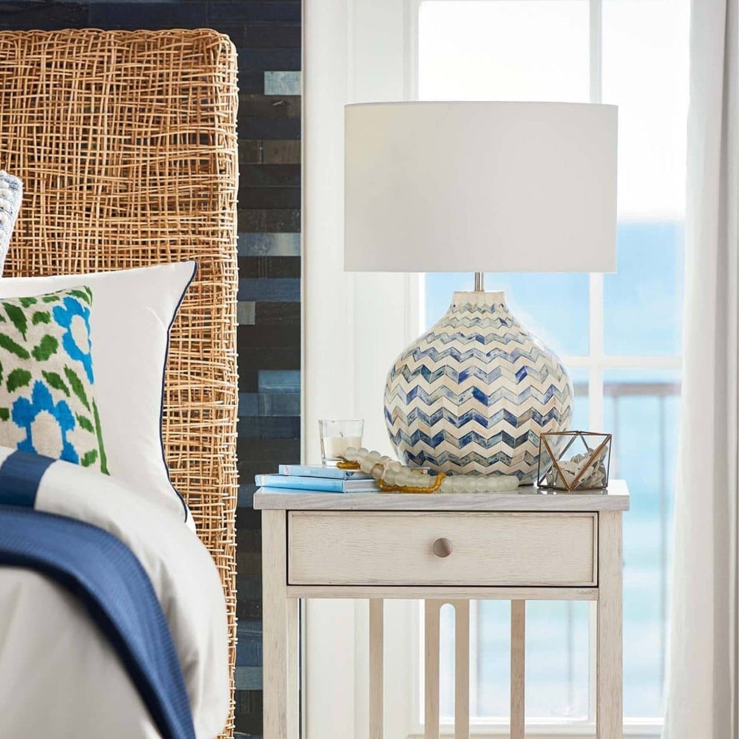 Chevron Bone Table Lamp (Natural).