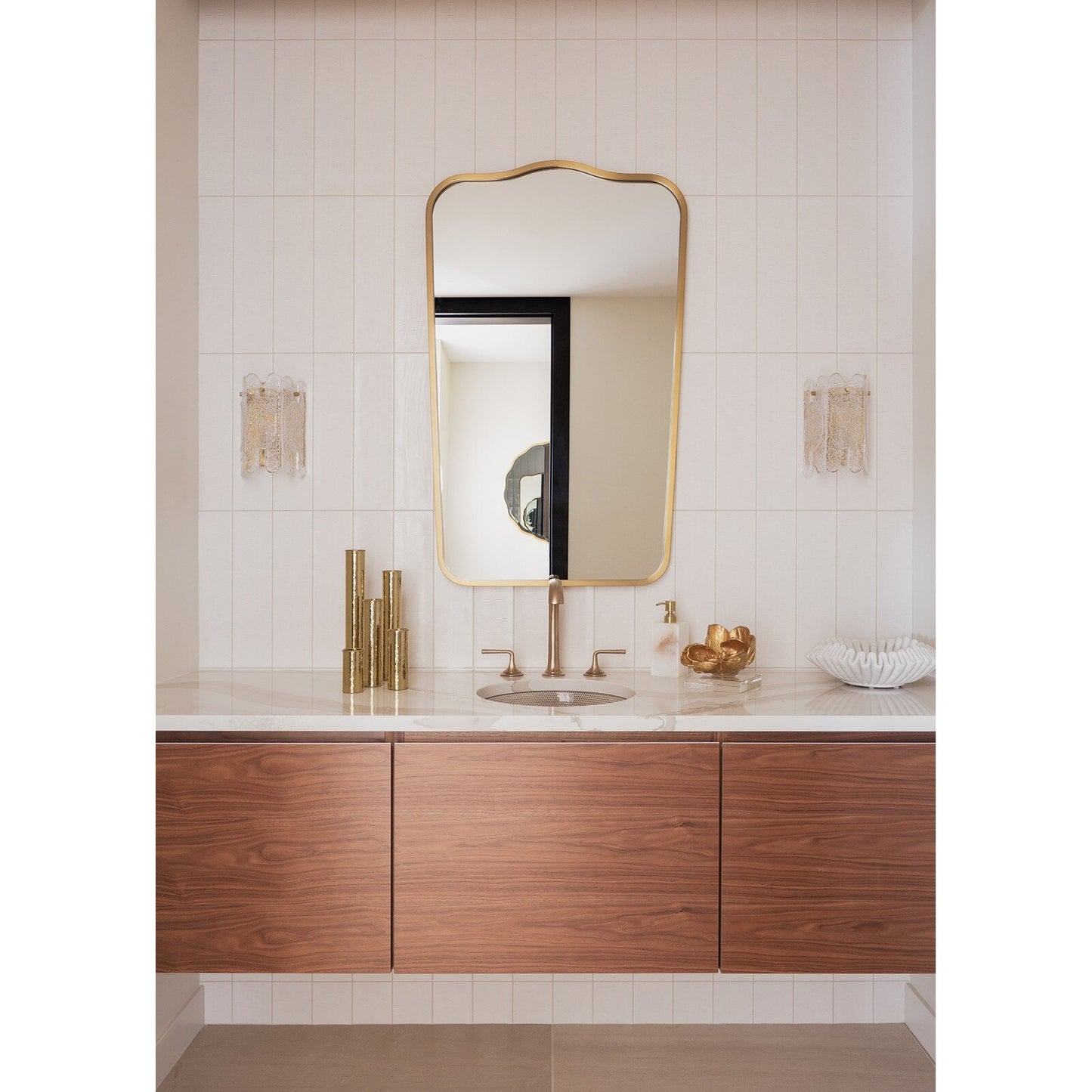 Magnolia Objet (Gold Leaf).