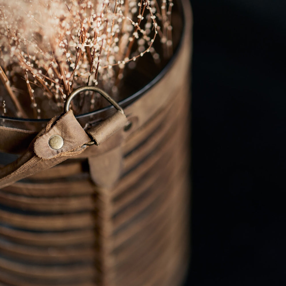 
                      
                        Finn Leather Hurricane Small.
                      
                    