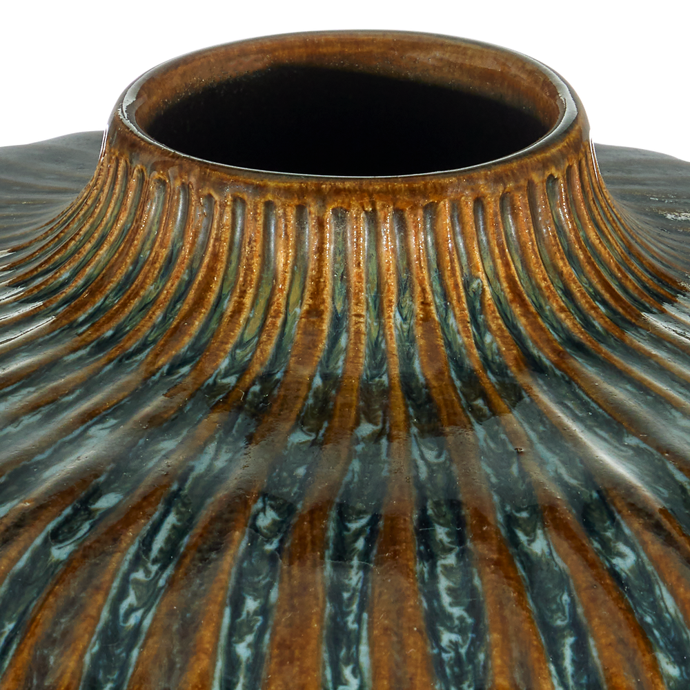 Shoulder Medium Vase.