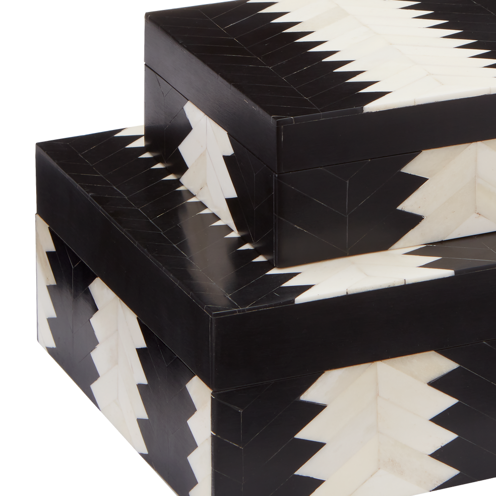 Arrow Black & White Box Set of 2.