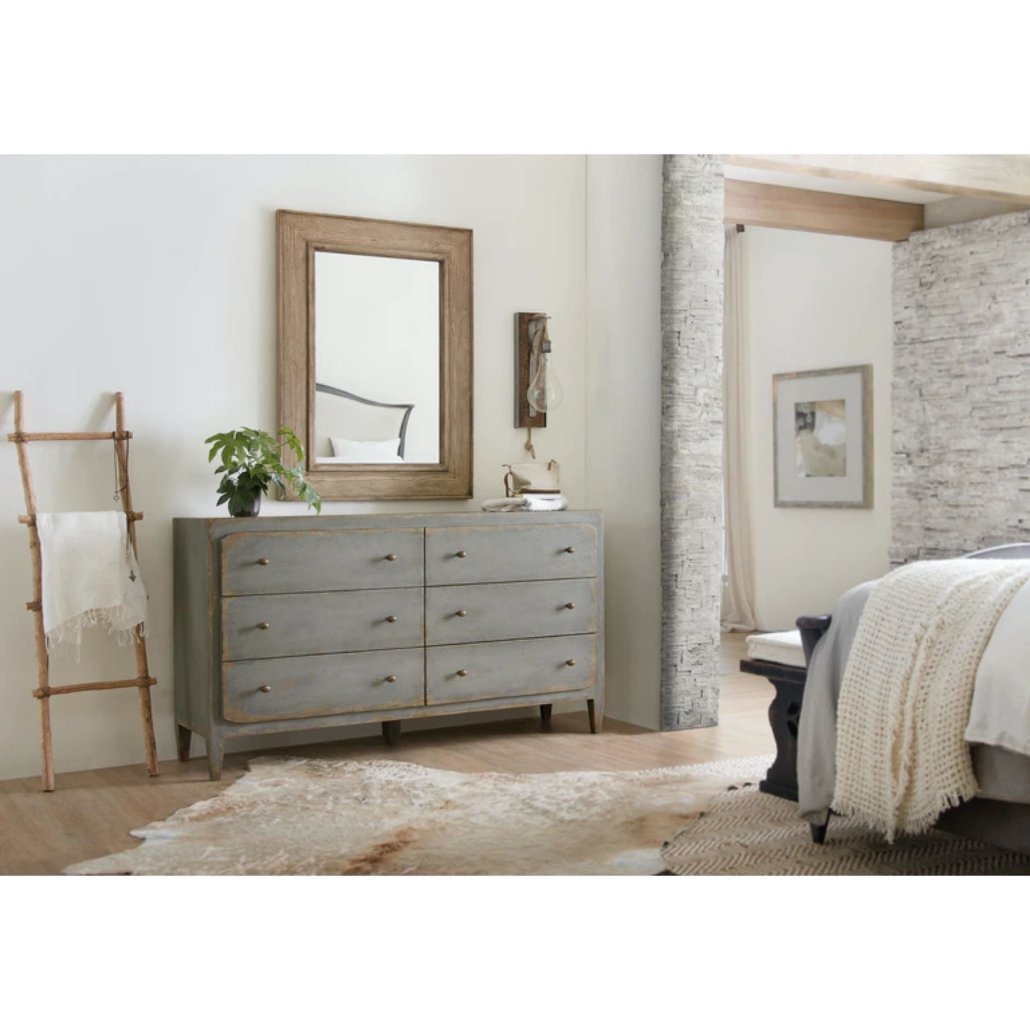 Hooker Furniture Six Drawer Dresser - Thumbnail 3